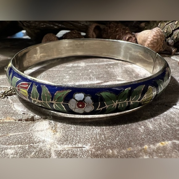 Authentic Vintage Floral Cloisonné Hinged Bangle in White Bronze 2.75” blues Red - Picture 5 of 9